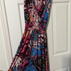 Streetwear - Beautifully Bright Leaf-Patterned Empire Waist Maxi Dress